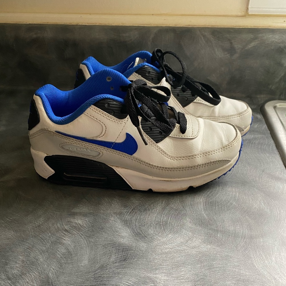 Boys Nike Airmax 90. Size 4.5 youth